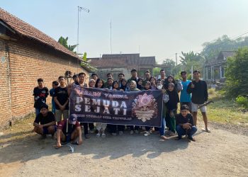 Mahasiswa KKN UPN “Veteran” Jatim Gandeng Karangtaruna Bersihkan Dusun