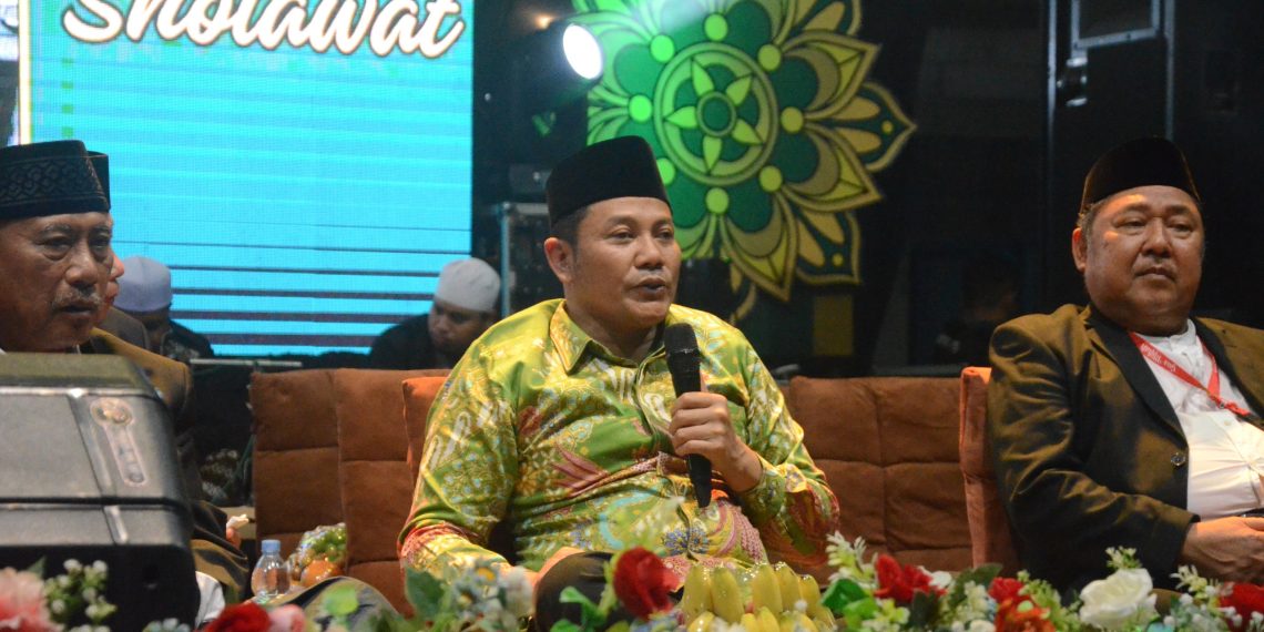 Plt Bupati Sidoarjo H Subandi Bersholawat  Bersama Ribuan Warga Sawunggaling