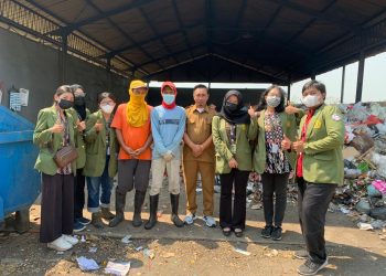KKN Mahasiswa UPN Jatim di Trowulan, Olah Sampah Organik jadi Eco Enzyme
