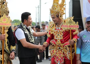 Buka Lomba Karnaval HUT ke-79 RI, Plt Bupati Subandi : Karnaval Tumbuhkan Semangat Nasionalisme