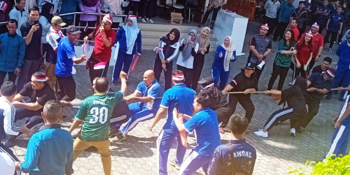 Karyawan Sekretariat DPRD Jatim Gelar Lomba Agustusan