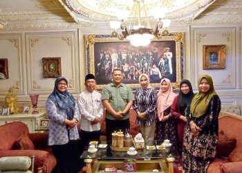 Master Chef Hari Purwanto dan Emak-emak UMKM Beri Dukungan Bacawabup Hj Mimik Idayana