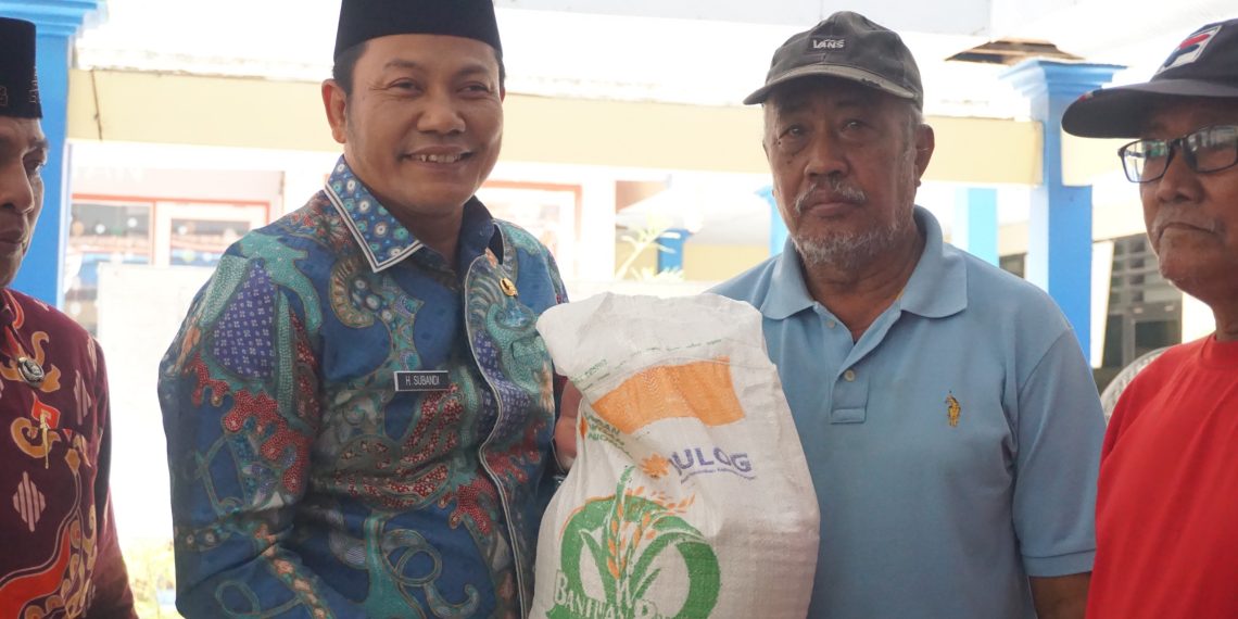 Plt Bupati Subandi Monitoring Penyaluran Bantuan Pangan Tahap 3