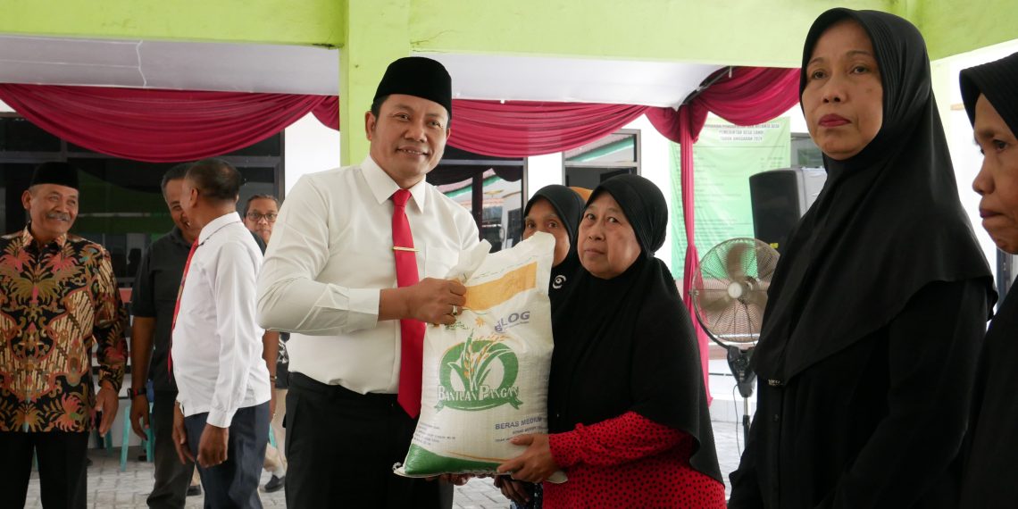 Monitoring Penyaluran Bantuan Beras, Plt Bupati Subandi : Manfaatkan Untuk Kebutuhan Sehari-hari