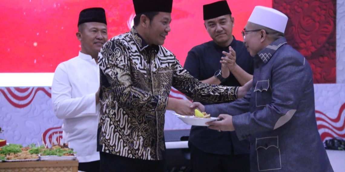 Kyai “Khos” Doakan Kemaslahatan Bagi Kabupaten Sidoarjo di Malam Tasya’kuran Peringatan HUT RI ke-79