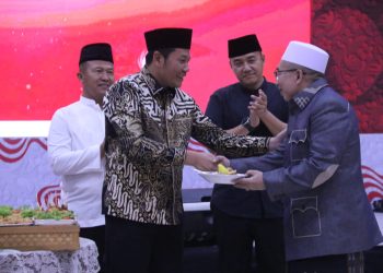 Kyai “Khos” Doakan Kemaslahatan Bagi Kabupaten Sidoarjo di Malam Tasya’kuran Peringatan HUT RI ke-79