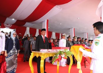 Menjadi Inspektur Upacara di Kota Tual, Menko Muhadjir Tegaskan Soal Transisi Tahap Baru