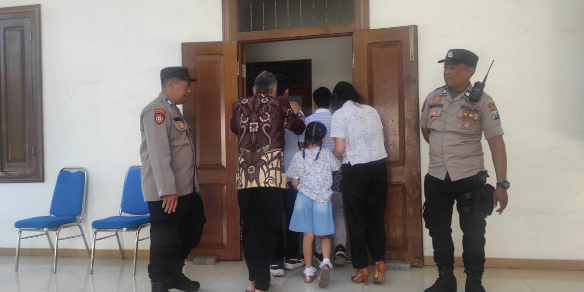 Polisi Sidoarjo Wujudkan Rasa Aman Ibadah di Gereja