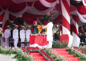 Upacara Penurunan Bendera di Kabupaten Sidoarjo Berlangsung Khidmat