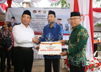 Menko PMK Serahkan Bantuan Logistik dan Peralatan Tanggap Bencana Bagi Kota Ambon