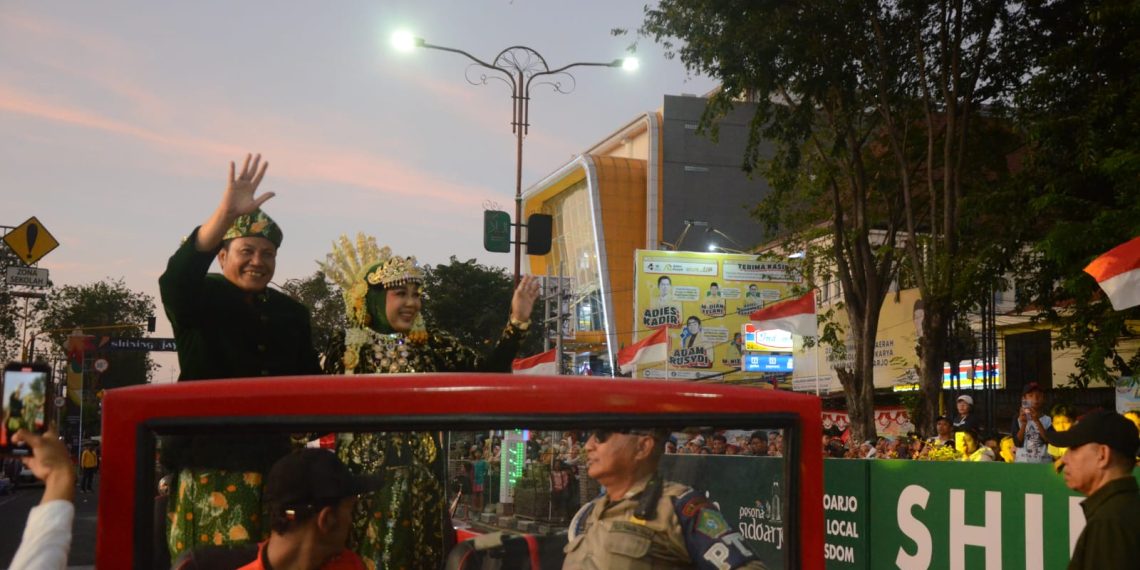 Menteri Pariwisata dan Ekonomi Kreatif RI Apresiasi Karnaval Shining Jayandaru Jadi Wisata Ribuan Warga