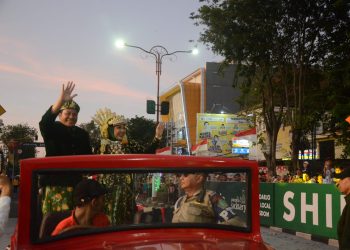 Menteri Pariwisata dan Ekonomi Kreatif RI Apresiasi Karnaval Shining Jayandaru Jadi Wisata Ribuan Warga