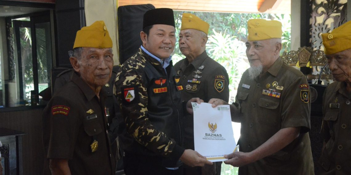 Plt Bupati Subandi Serahkan Santunan, Warakawuri Sidoarjo Senyum Sumringah
