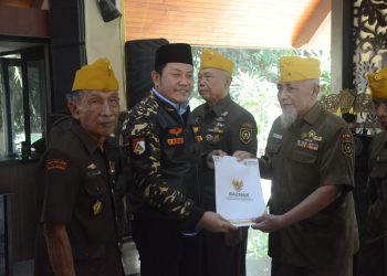 Plt Bupati Subandi Serahkan Santunan, Warakawuri Sidoarjo Senyum Sumringah