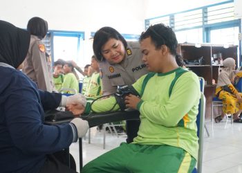 Polwan Polresta Sidoarjo Peduli Kesehatan Difabel