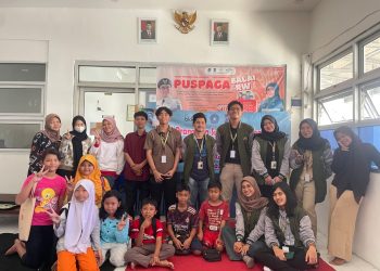 Mahasiswa KKN UPN Jatim Dampingi Siswa Belajar di Bimbel “Ceria”