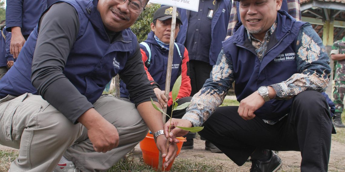 Aksi Nyata Revolusi Mental Bersih Gunung Prau, Sukses Angkut Hampir Satu Ton Sampah