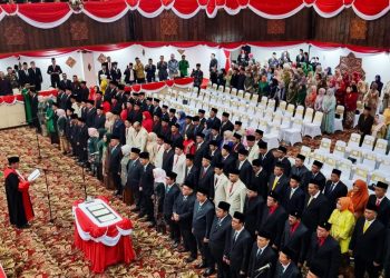 119 Anggota DPRD Jatim Dilantik, Satu Izin Ikut Cabup