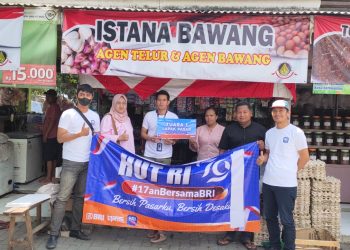 Semarak HUT RI ke -79, BRI Unit Kedamean Gelar Lomba Kebersihan Lapak Pasar Kedamean