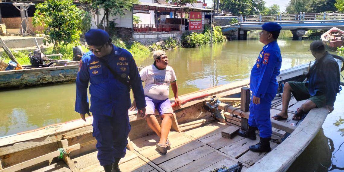 Jaga Kamtibmas Kawasan Pesisir, Satpolairud Polresta Sidoarjo Giatkan Sambang Desa