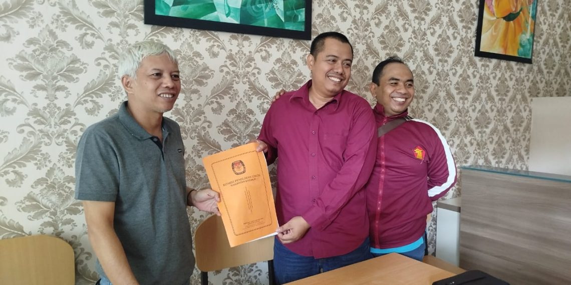 Paslon Cabup H Subandi dan Cawabup Hj Mimik Idayana Optimistis Lengkapi Berkas Administrasi ke KPU Sesuai Jadwal