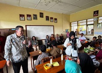 Kemenko PMK Tinjau Pemberian Makanan Tambahan Anak Usia Sekolah  di Kulon Progo