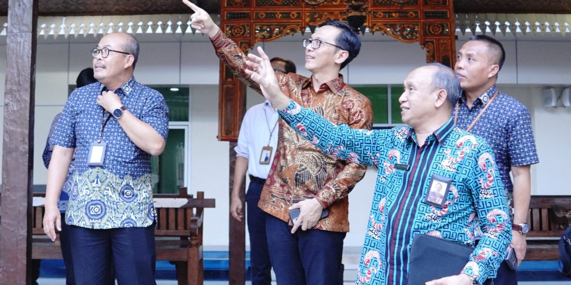 Anggota Dewas BPJS Kesehatan Kunjungan Pengawasan RSUD R.T. Notopuro Sidoarjo