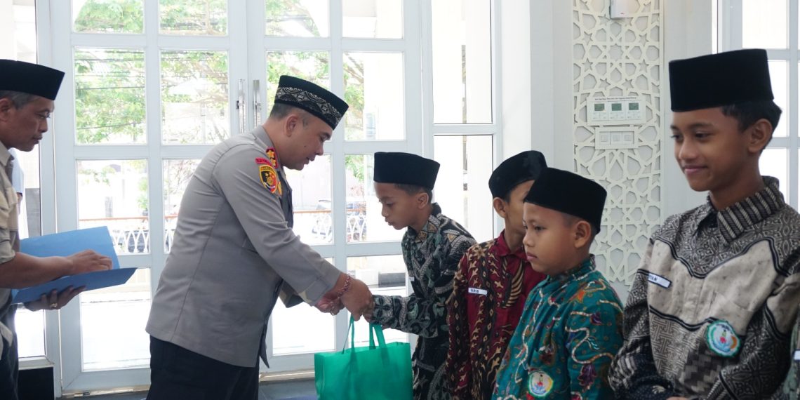 Polresta Sidoarjo Peringati Maulid Nabi dan Berikan Santunan