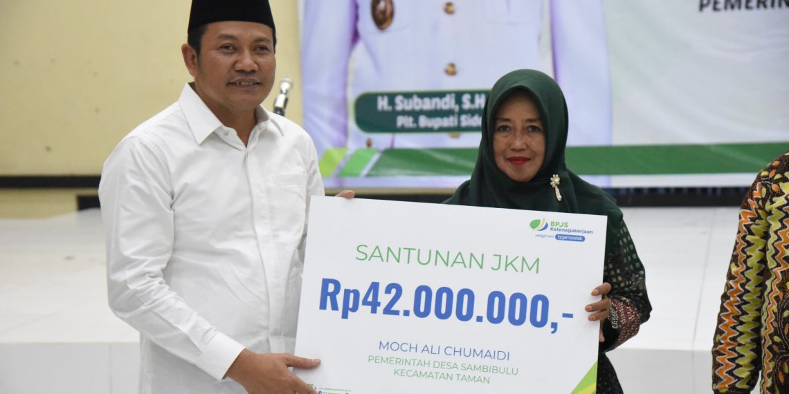 Plt Bupati Sidoarjo Subandi Beri Jaring Pengaman Sosial untuk Ketua RT/RW dengan BPJS Ketenagakerjaan