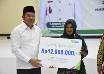 Plt Bupati Sidoarjo Subandi Beri Jaring Pengaman Sosial untuk Ketua RT/RW dengan BPJS Ketenagakerjaan