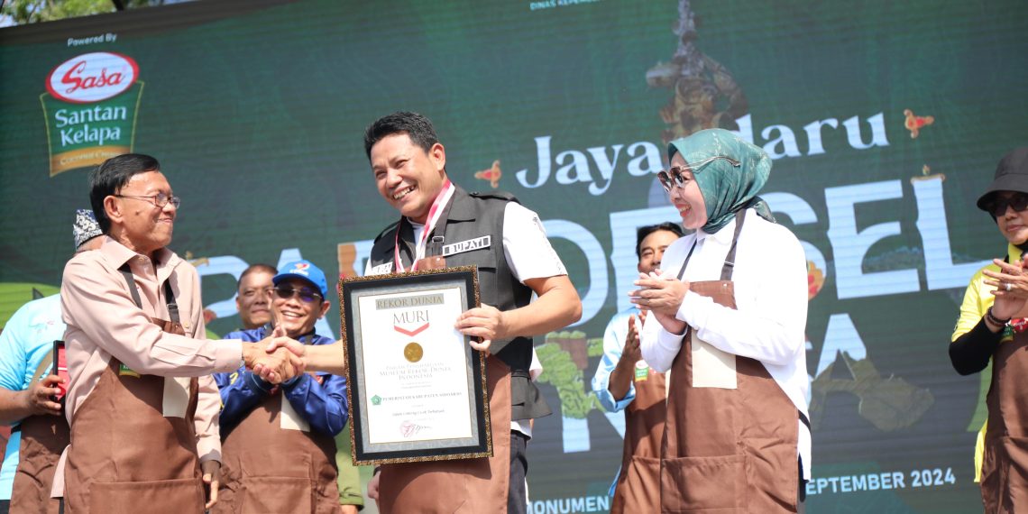 Sidoarjo Pecahkan Rekor MURI dengan 1.500 Porsi Lontong Cecek Gratis