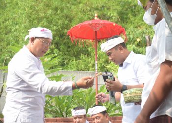 Ibadah Galungan, Polresta Sidoarjo Panjatkan Doa Pilkada Aman Damai