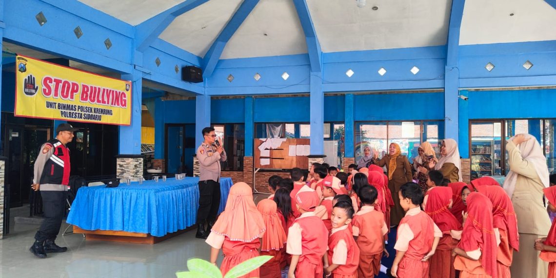 Kanit Binmas Polsek Krembung Edukasi Bahaya Bullying Sejak Dini