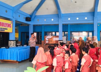 Kanit Binmas Polsek Krembung Edukasi Bahaya Bullying Sejak Dini