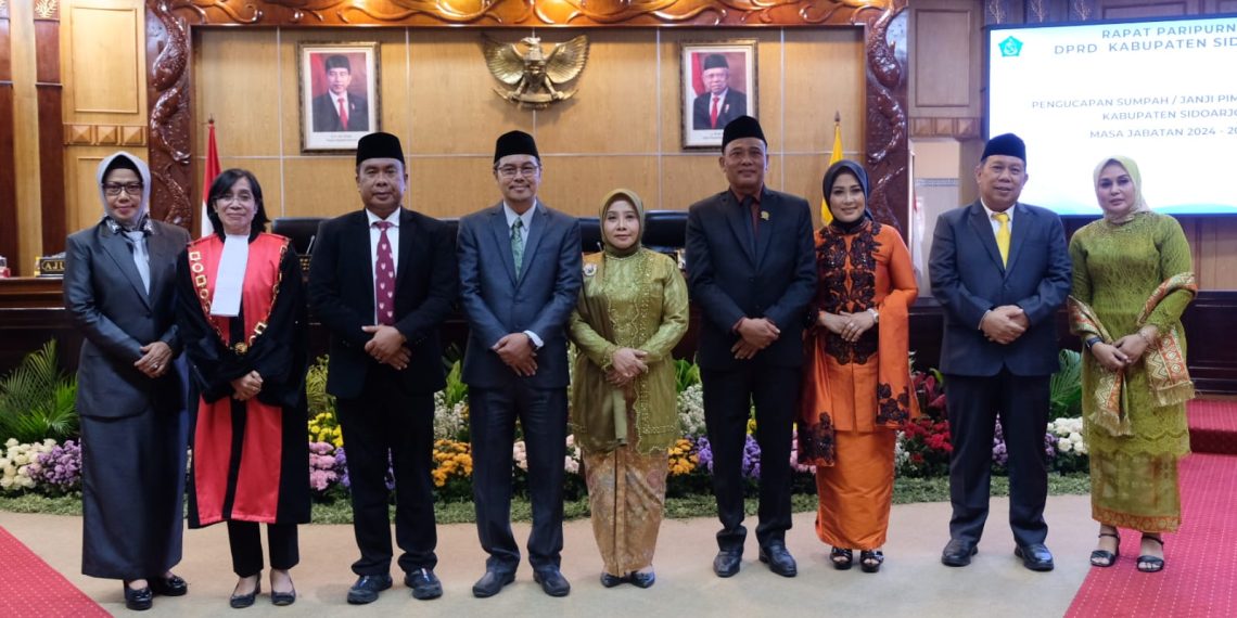 Pjs Bupati Sidoarjo Isa Ansori Hadiri Pengambilan Sumpah Janji Ketua dan Wakil Ketua DPRD Sidoarjo Periode 2024-2029
