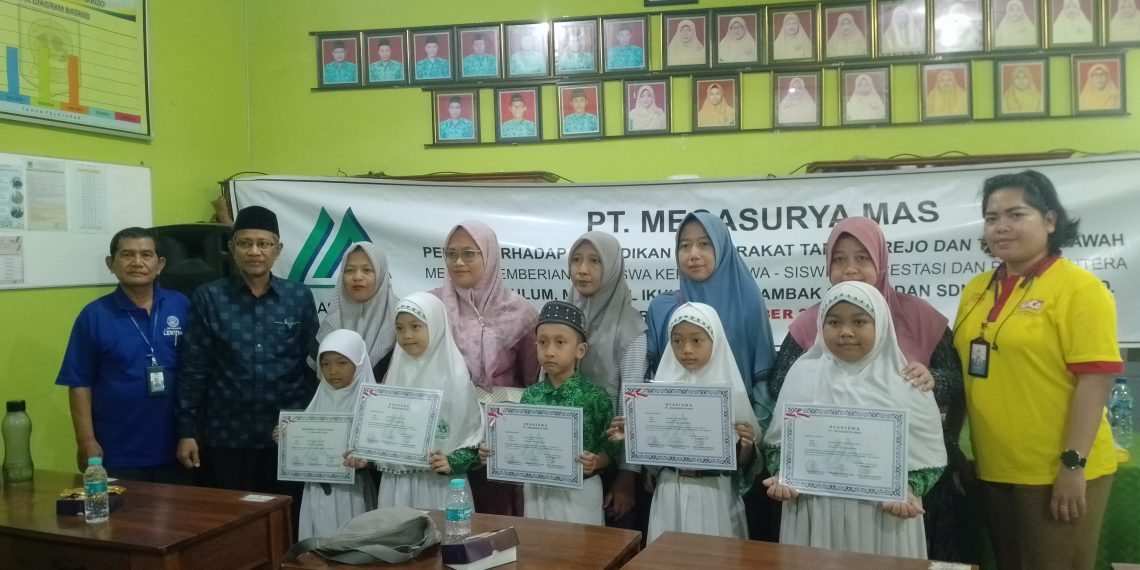 Megasurya Mas Serahkan Bea Siswa untuk 356 Siswa Berprestasi dan Prasejahtera