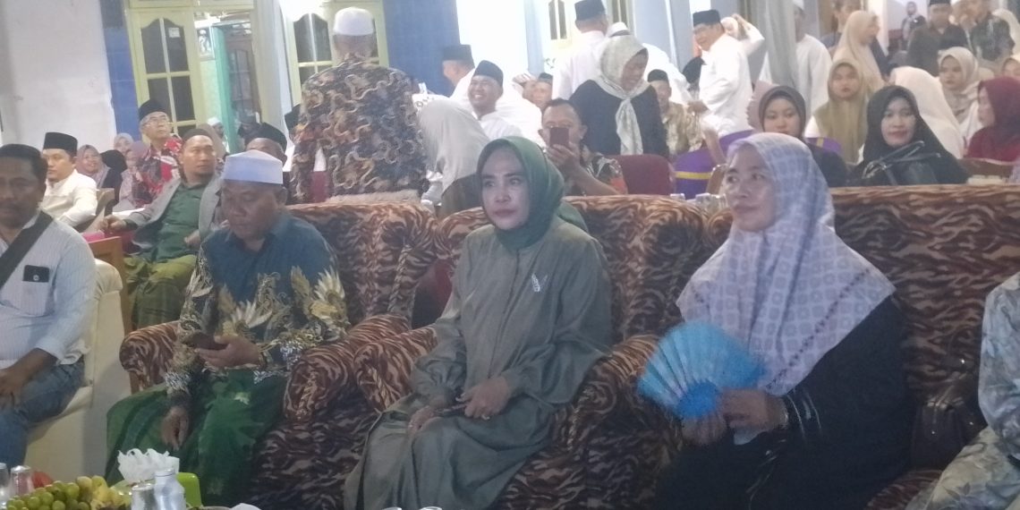 Hj Mimik Idayana Hadiri Maulid Nabi Muhammad di Desa Pangreh Jabon