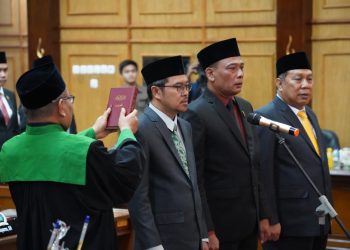 Ketua PN Pimpin Pengambilan Sumpah Tiga Orang Pimpinan DPRD Kabupaten Sidoarjo 2024-2029