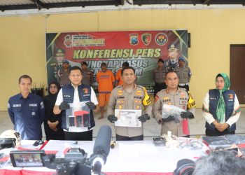 Pamer Senpi, Dua Orang Ditahan Polresta Sidoarjo