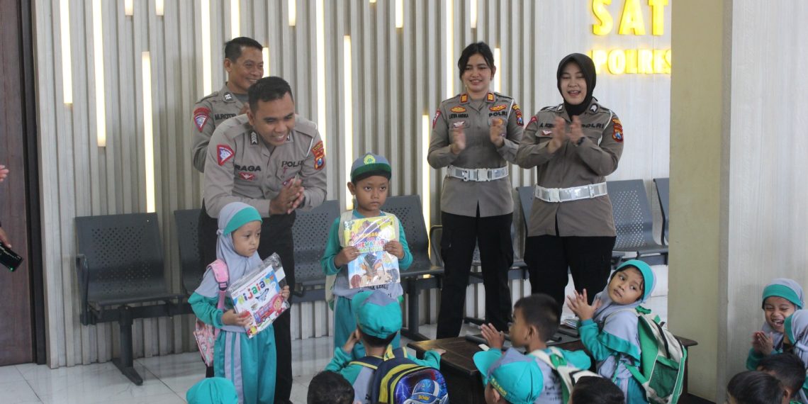Satlantas Polresta Sidoarjo Edukasi Tertib Lalu Lintas Sejak Dini
