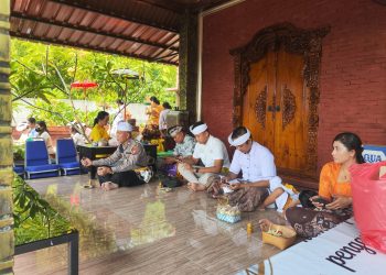 Polresta Sidoarjo Gelar Hari Raya Kuningan di Pura Kertha Bumi Bhayangkara