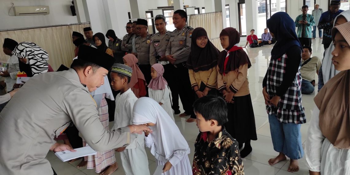 Polsek Sidoarjo Kota Gelar Doa Bersama dan Santuni 24 Anak Yatim