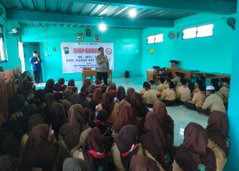 Kanit Binmas Polsek Krembung dan Bhabinkamtibmas Ploso Adakan Binluh Bahaya Bullying di MA Abil Hasal Asy Syadzily