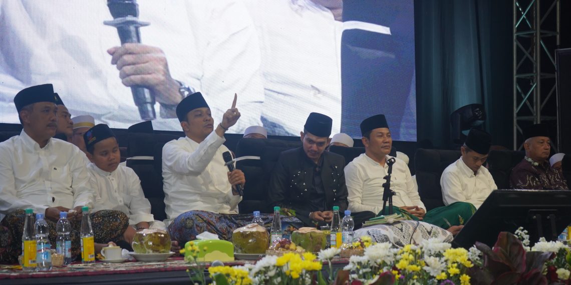 Gus Kautsar Acungkan Jari Satu