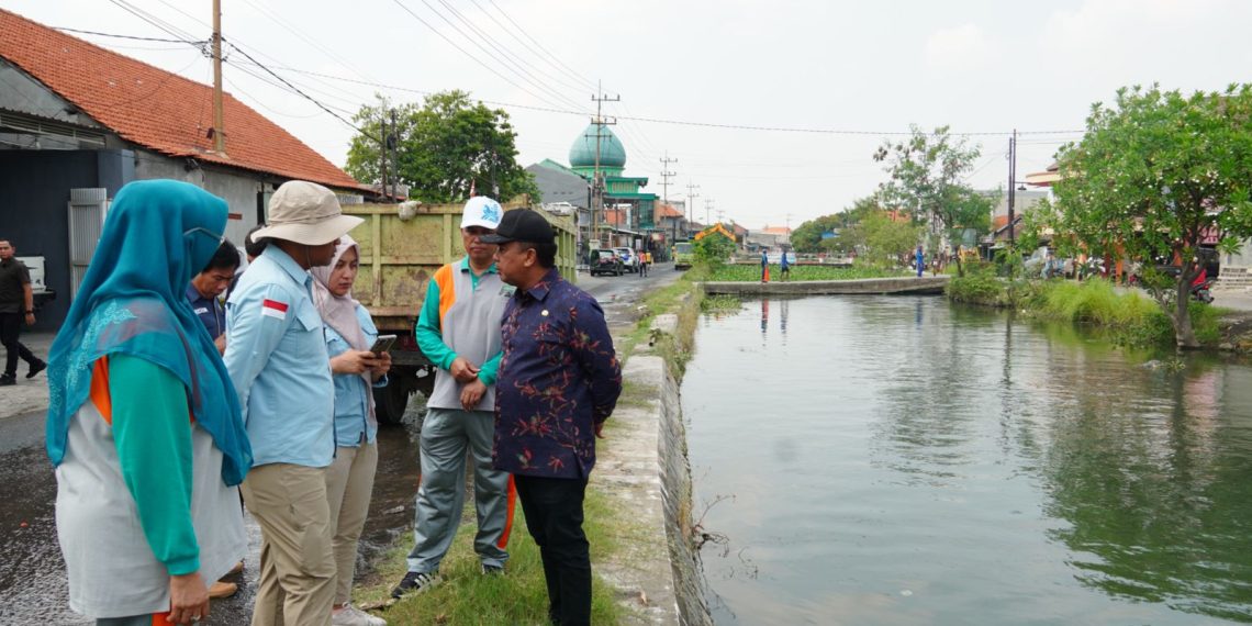 Sungai Pelayaran Tawangsari  Dibersihkan, Pjs Bupati Sidoarjo Minta Warga Tidak Buang Sampah di Sungai
