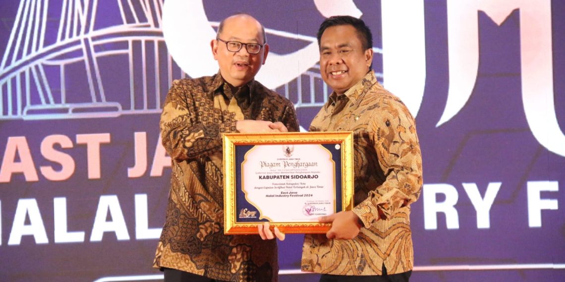 Kabupaten Sidoarjo Raih Penghargaan Sebagai Kabupaten/Kota dengan Capaian Sertifikat Halal Terbanyak di Jatim