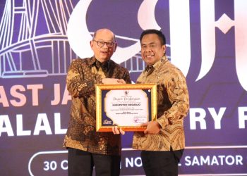 Kabupaten Sidoarjo Raih Penghargaan Sebagai Kabupaten/Kota dengan Capaian Sertifikat Halal Terbanyak di Jatim