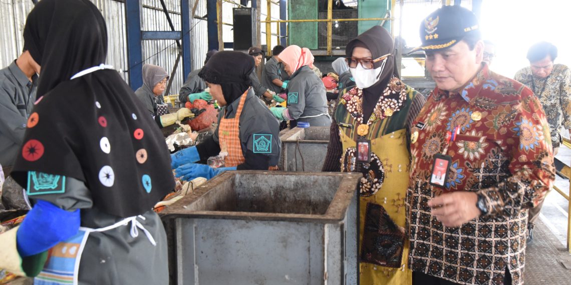 Pj Bupati Bogor Studi Banding Pengolahan Sampah di Sidoarjo