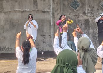 Cawabup Mimik Idayana Buka Warling Gratis Desa Kebonsari dan Klurak