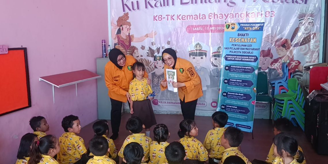 Sie Dokkes Polresta Sidoarjo Lakukan Penyuluhan Gizi bagi Pelajar dan Masyarakat